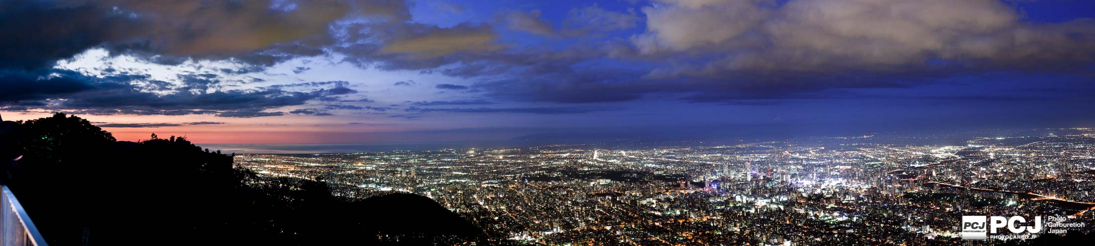 藻岩山からの夕日が沈む瞬間と夜景のパノラマ