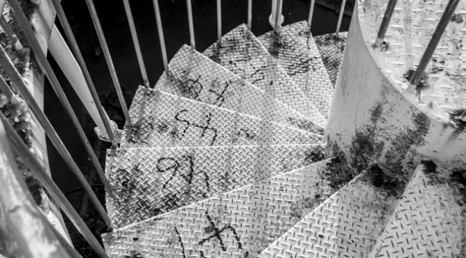 5day B&W challenge – 1/5 モノ螺旋