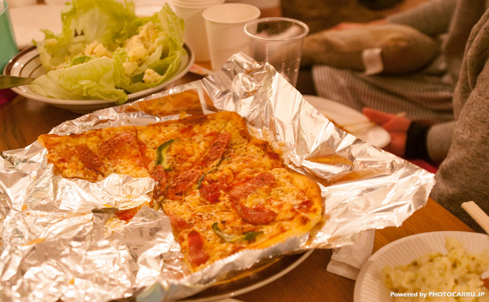 そして美味しかったピザ!!すぐとなりで謎のサンタさんがあらゆる種類のピザを作ってくれます!