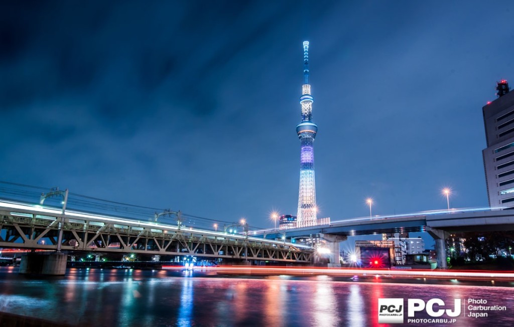 浅草方面から撮影した夜のスカイツリー。