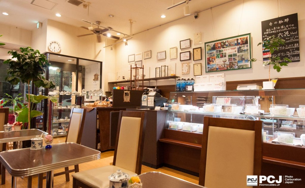 丸美珈琲店内 - 席から