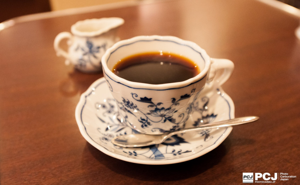 丸美ブレンドとコーヒーカップ