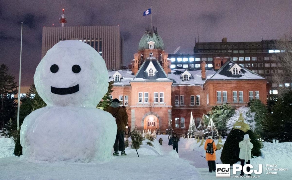 赤レンガ庁舎前の巨大雪だるま
