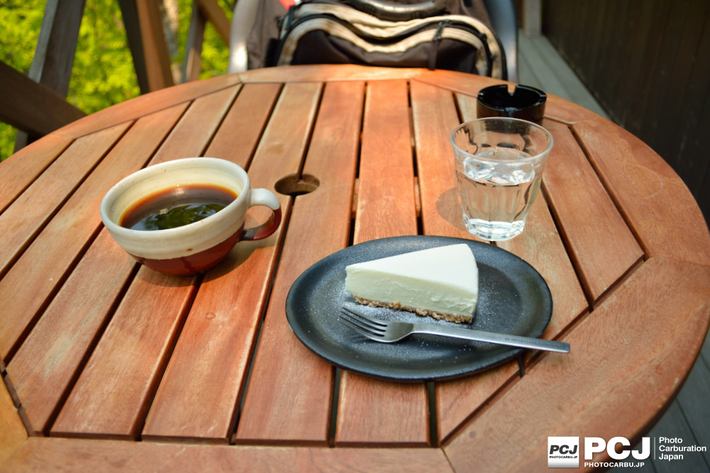 注文したのはチーズケーキとコーヒー。セットで860円です。 ありがとう食べログ・・・(値段忘れてた)