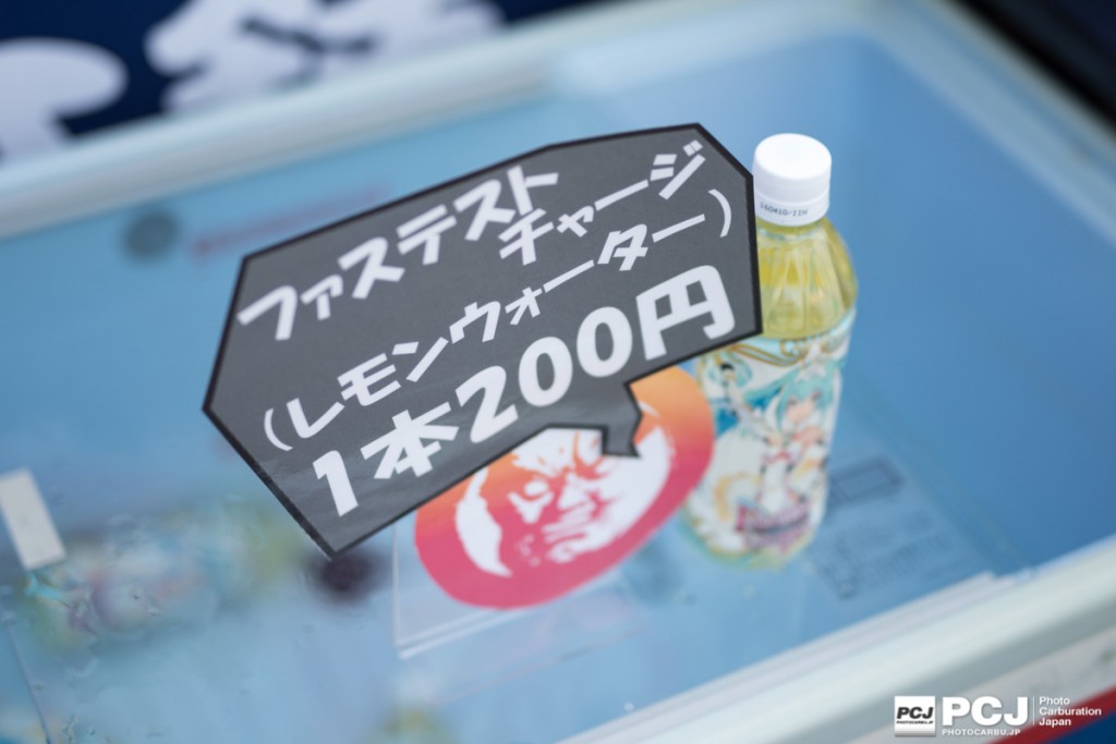 開場では入り口でもらえる金券が使える飲み物が売ってます。