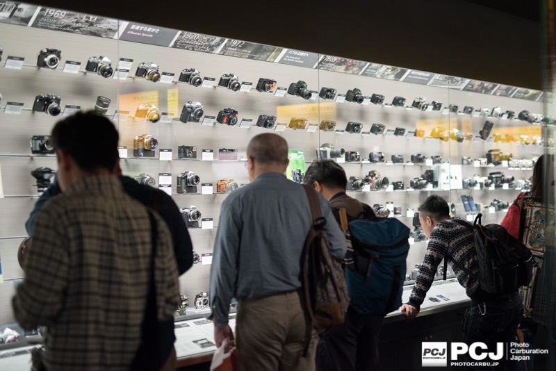 中でも人気だったのは歴代ニコンカメラの展示。約500台近くの展示コーナー