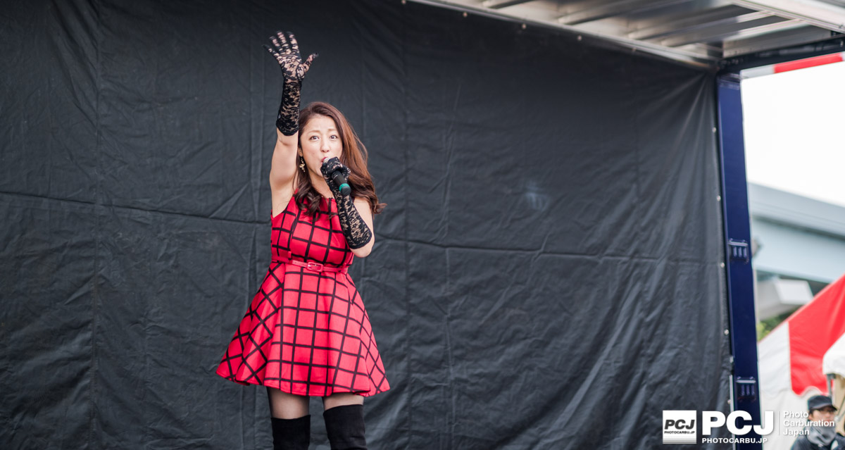 MIKAさん。こういうイベントってステージは撮影禁止なんですが、自ら撮ってー!と叫ぶほど元気のいい方!楽しいトークと歌で会場を盛り上げていました。頑張ってください!