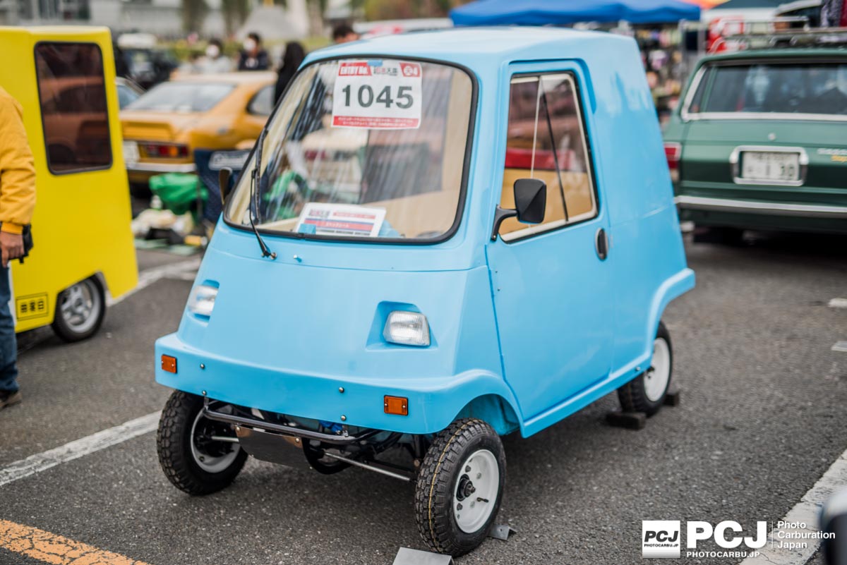 足止めしてあるのはサイドブレーキがないからかな?可愛い車両。