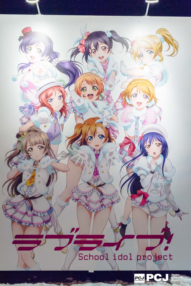 ファンには嬉しいラブライブの壁画。この建物でイベント商品を販売しているみたいです。