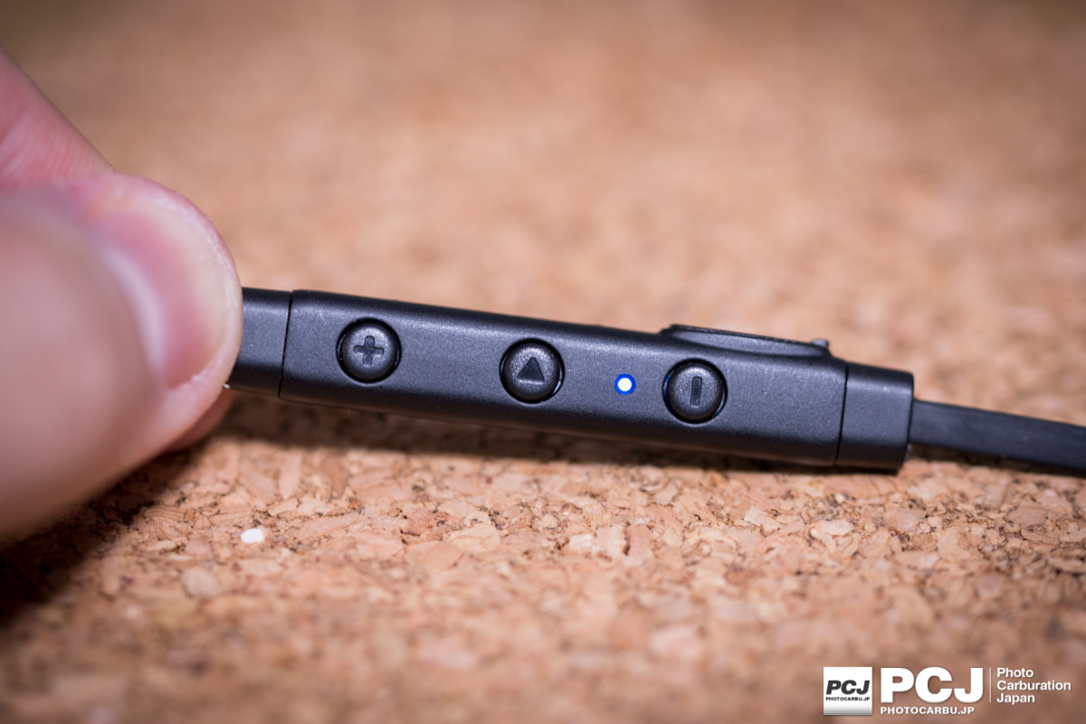 操作ボタン。音量上げ下げと電源ボタン。電源ボタンは長押しで起動終了。iphoneだと中央長押し操作が出来ます