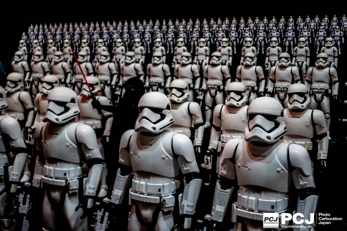 スター・ウォーズ。手前から大〜小、と遠近法が使われている