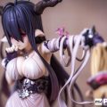 個人的には両目の視線が髪の間から見えるこの角度が好き。